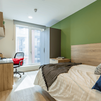 Deluxe En Suite - Image 2